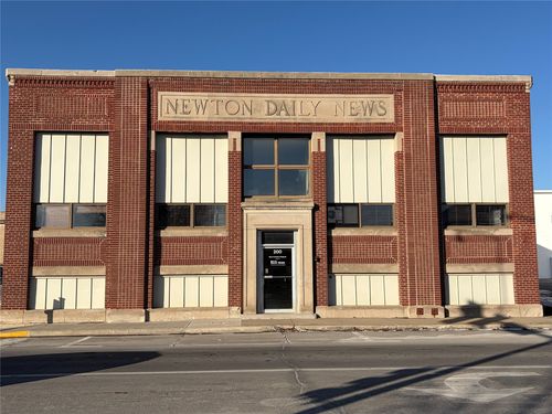 200 1st Ave E, Newton, IA, 50208-3716 | Card Image