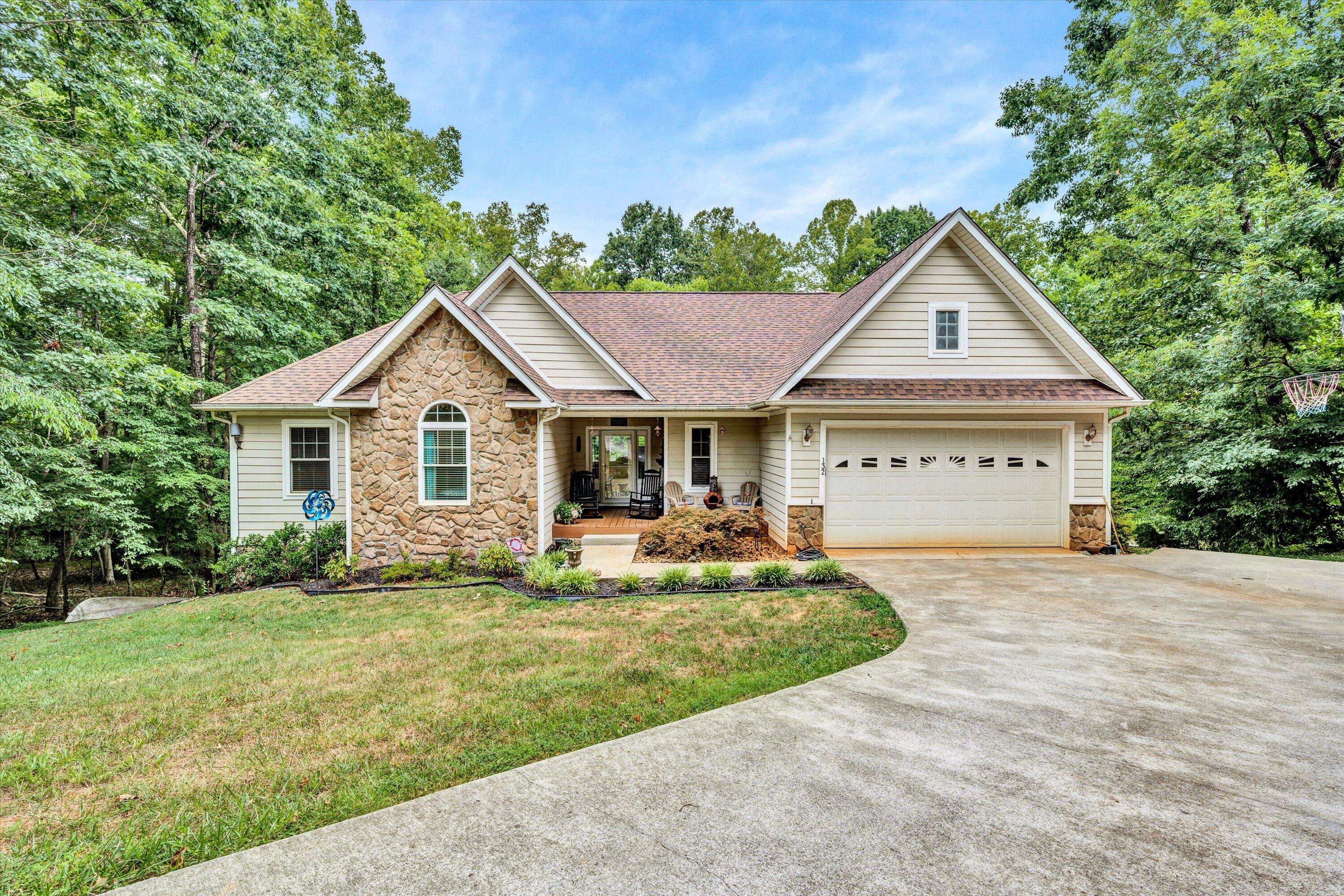 Pointe O Woods Dr, Huddleston, VA 24104