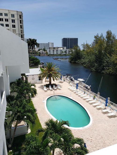 404d-2860 Ne 14th Street Cswy, Pompano Beach, FL, 33062-3629 | Card Image