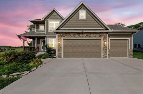 2305 Windmill Dr, Platte City, MO, 64079-7521 | Card Image