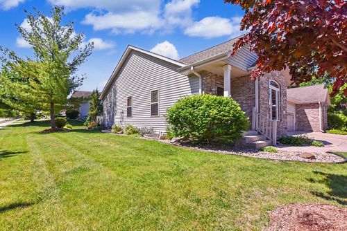124 Meehan Circle, West Bend, WI, 53095 | Card Image