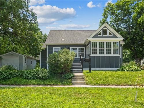 425 24th St Ne, Cedar Rapids, IA, 52402-4910 | Card Image