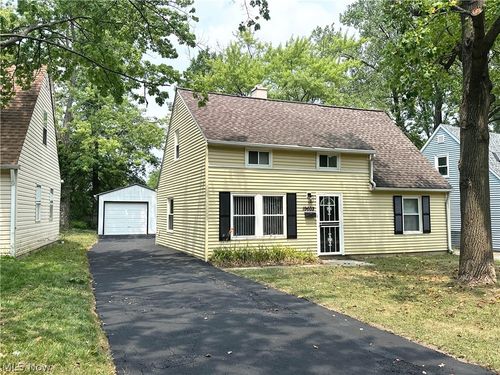 19603 Cherrywood Ln, Warrensville Heights, OH, 44128-2711 | Card Image