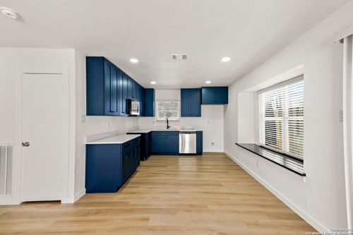 3325 Cliffside Dr, Schertz, TX, 78108-2115 | Card Image