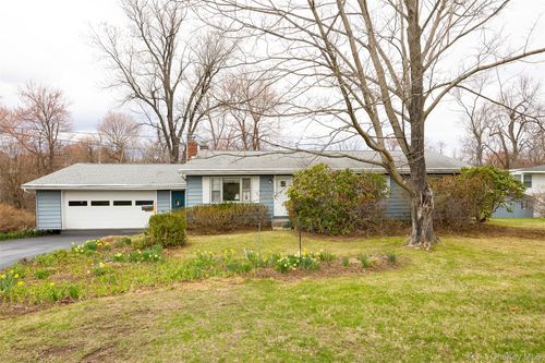 140 Cherrywood Dr, Fishkill, NY, 12524-2808 | Card Image