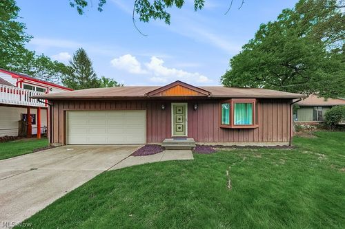 5770 Bradley Road, North Olmsted, OH, 44070 | Card Image