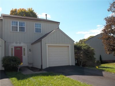 60 Monmouth Dr, Townhouse with 2 bedrooms, 1 bathrooms and 1 parking in Cranberry Twp PA | Image 1