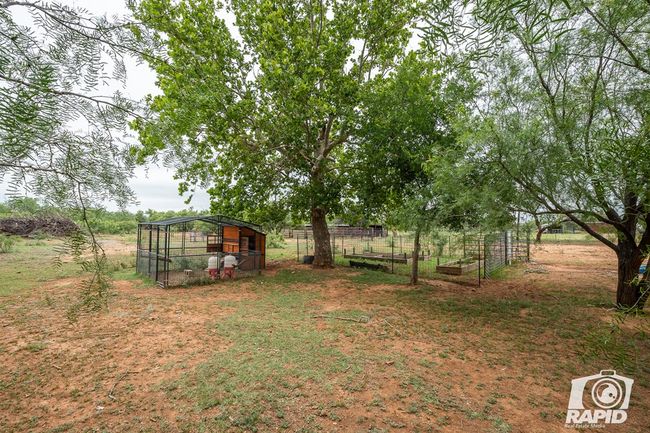 715 E Main St, House other with 3 bedrooms, 2 bathrooms and 2 parking in Bronte TX | Image 31