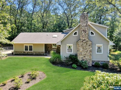 66 Rose Ave, Woodcliff Lake, NJ, 07677-7952 | Card Image