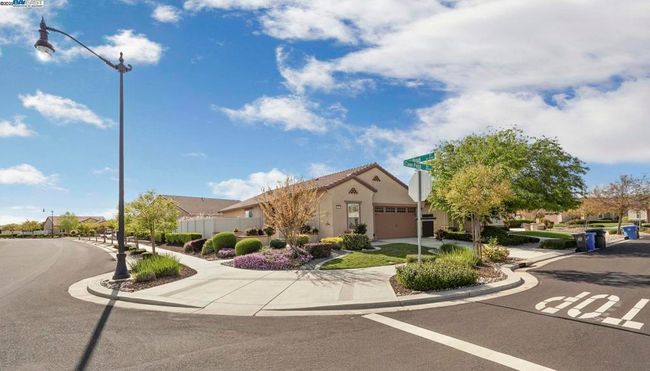 2961 Clear Point Way, House other with 2 bedrooms, 2 bathrooms and 2 parking in Manteca CA | Image 5