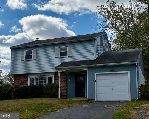 214 Surrey Rd, CHALFONT, PA, 18914-2326 | Card Image