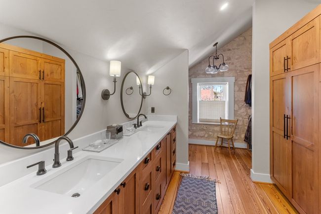 125 W San Antonio St, Home with 2 bedrooms, 3 bathrooms and 2 parking in Fredericksburg TX | Image 20