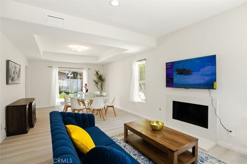 7902 Tampa Ave, Reseda, CA, 91335-1148 | Card Image