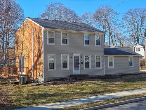 88 Greene St, East Greenwich, RI, 02818-3225 | Card Image