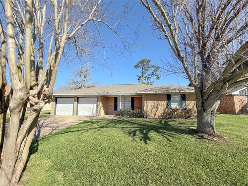 303 Ligustrum St, Lake Jackson, TX, 77566-5831 | Card Image