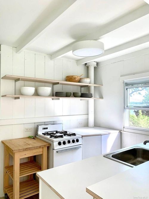 10 Wickatuck Dr, Sag Harbor, NY, 11963-2308 | Card Image