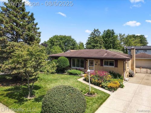 50422 Spruce Dr, Chesterfield, MI, 48047-4054 | Card Image