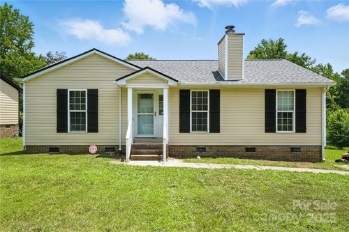 8106 Strawberry Point Dr, Charlotte, NC, 28215-8487 | Card Image