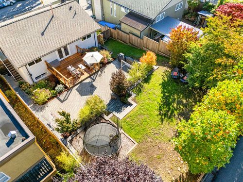1147 Deep Cove Rd, North Vancouver, BC, V7G1S4 | Card Image