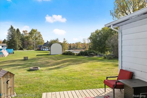 105 Center St, Otisville, MI, 48463-9610 | Card Image