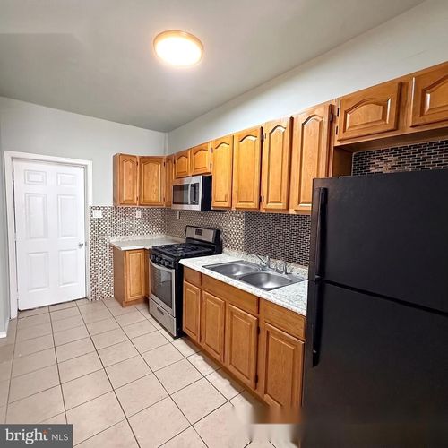 609 W Locust St, YORK, PA, 17401-3719 | Card Image