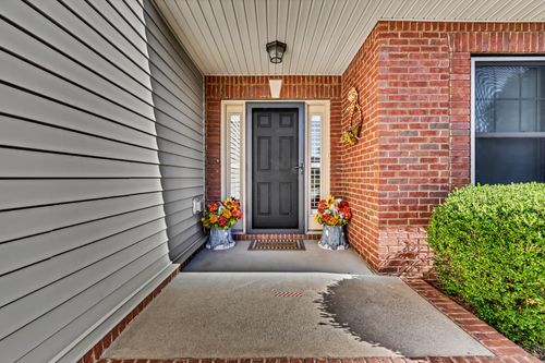 3027 Outfitters Dr, Clarksville, TN, 37040-5785 | Card Image