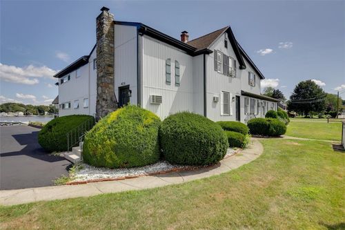 425 County Rd, Barrington, RI, 02806-2423 | Card Image