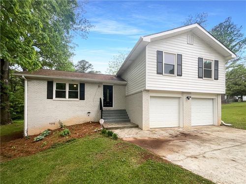 2067 Wellborn Close, Lithonia, GA, 30058-7935 | Card Image