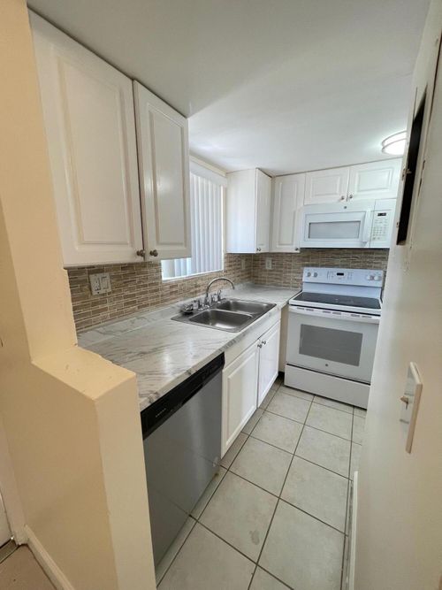 apt-a6-1501 Crescent Cir, Lake Park, FL, 33403-2265 | Card Image