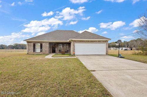 612 Woodland Dr, Canton, MS, 39046-4858 | Card Image