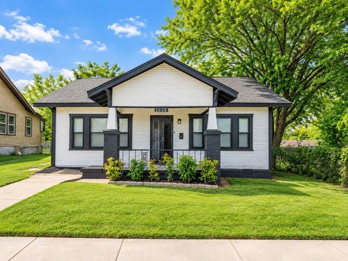 2628 Avenue G, Fort Worth, TX, 76105-2215 | Card Image