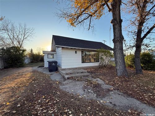 108 2nd Ave, Macrorie, SK, S0L2E0 | Card Image