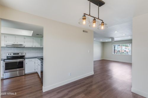 100-4201 E Camelback Rd, Phoenix, AZ, 85018-2731 | Card Image