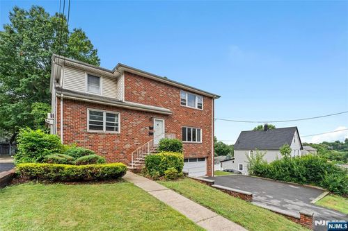 650 Edgewater Ave, Ridgefield, NJ, 07657-1829 | Card Image