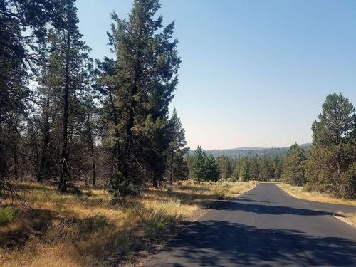 1123 Red Willow Dr, Klamath Falls, OR, 97601-8746 | Card Image