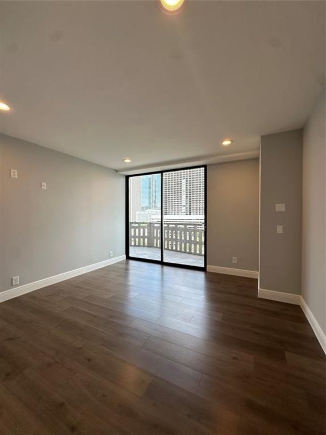 APT-717 - 2016 Main St, Condo with 1 bedrooms, 1 bathrooms and 1 parking in Houston TX | Image 4