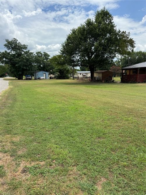 501 Hill St, Smithville, TX, 78957-2408 | Card Image