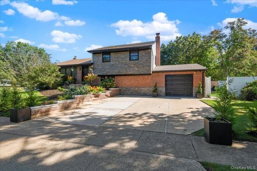 8 Barbara Ln, Jericho, NY, 11753-2601 | Card Image