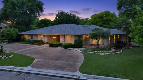 1008 Loch Lomond Dr, Arlington, TX, 76012-2733 | Card Image