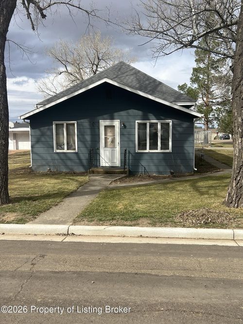 572 1st St Se, Beach, ND, 58621 | Card Image