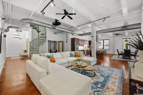 202-1339 S Flores St, San Antonio, TX, 78204-1681 | Card Image