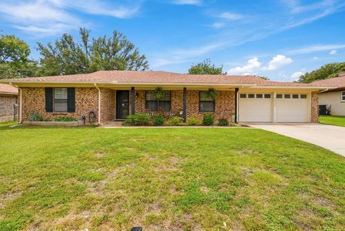 4025 Aragon Dr, Fort Worth, TX, 76133-5558 | Card Image