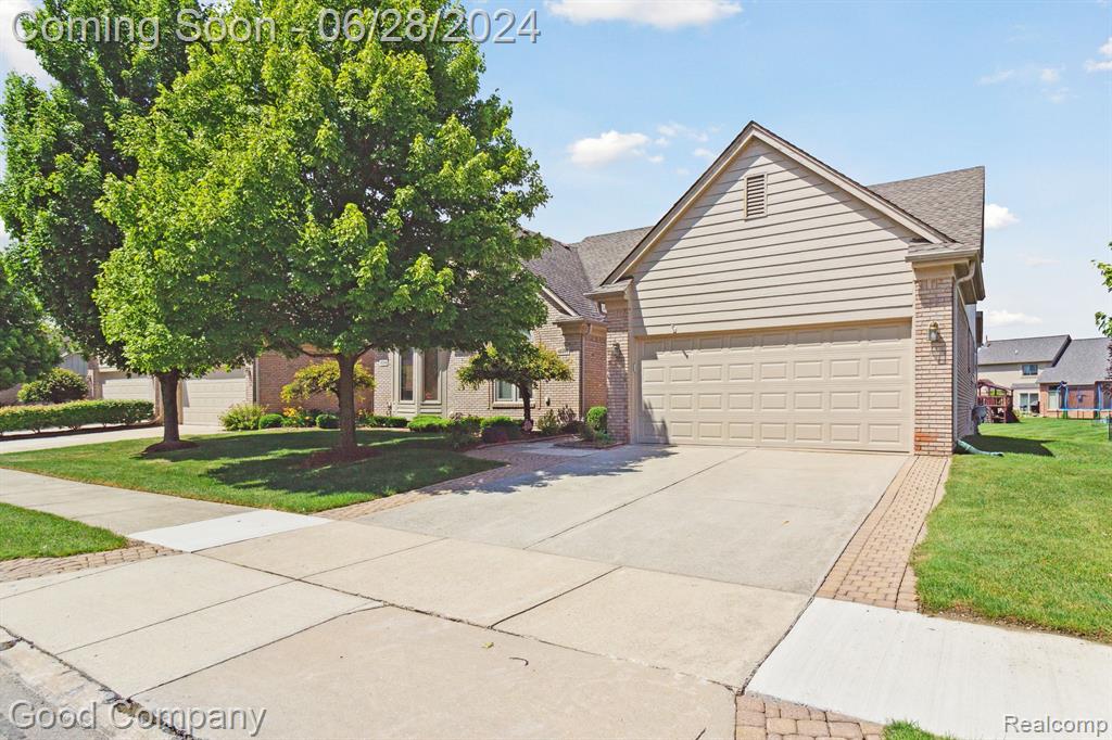 Delmar Dr, Macomb, MI 48044