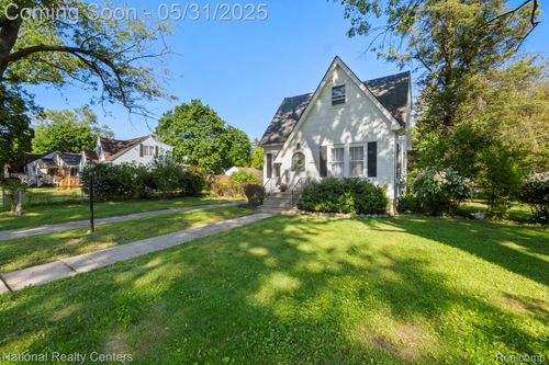 2328 Montroyal Ave, Waterford, MI, 48328-1728 | Card Image