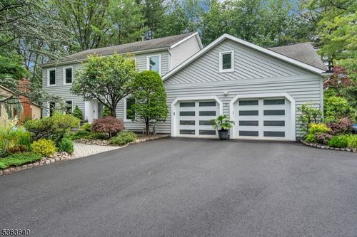 5 Leighton Ct, East Brunswick, NJ, 08816-3220 | Card Image