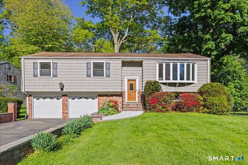 47 London Ln, Stamford, CT, 06902-1618 | Card Image