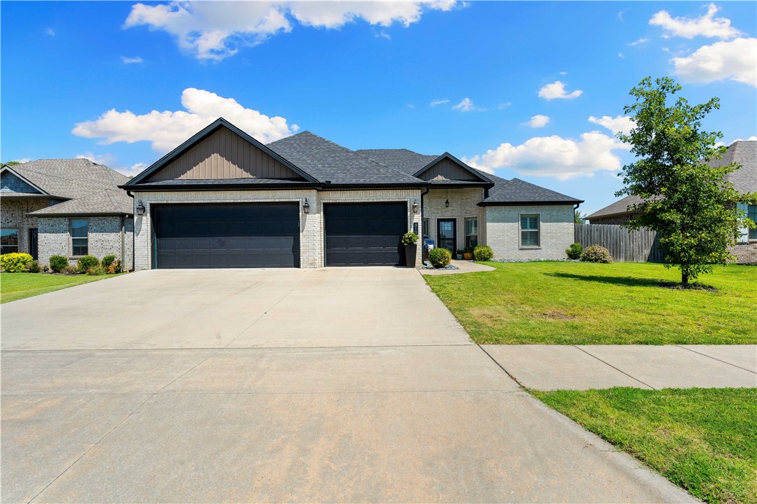 Bob Glen Cir, Centerton, AR 72719
