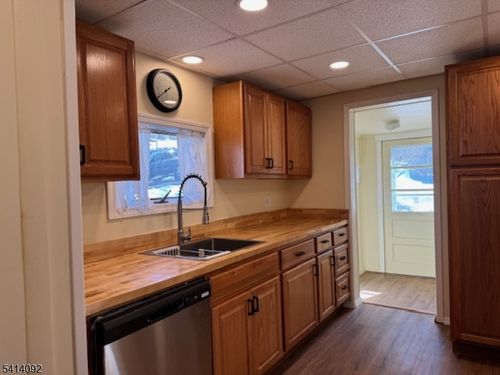 44 Oak St, Hamburg, NJ, 07419-1206 | Card Image