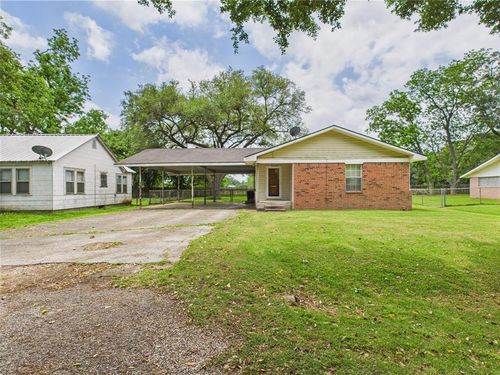812 Merry Ln, Wharton, TX, 77488-3320 | Card Image
