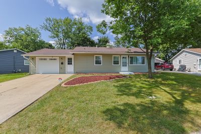 104 Mccabe Drive, House other with 4 bedrooms, 2 bathrooms and 1 parking in Streamwood IL | Image 3